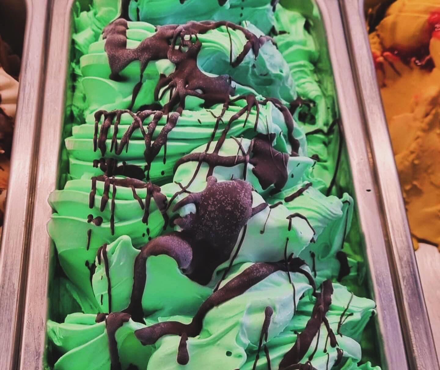 Delizia Gelateria St Andrews Mint Ice Cream with Chocolate Sauce